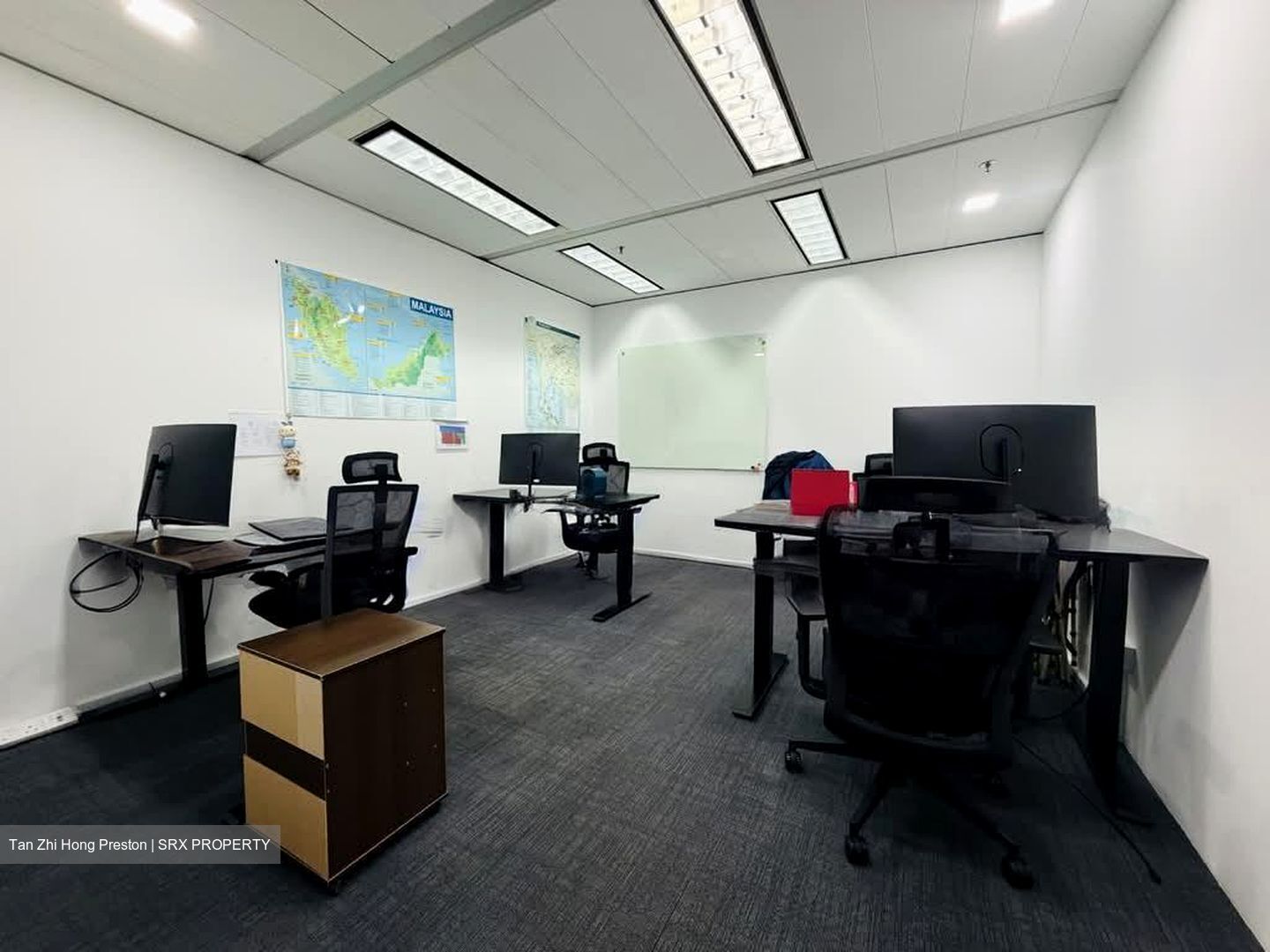 Gateway East (D7), Office #578153291